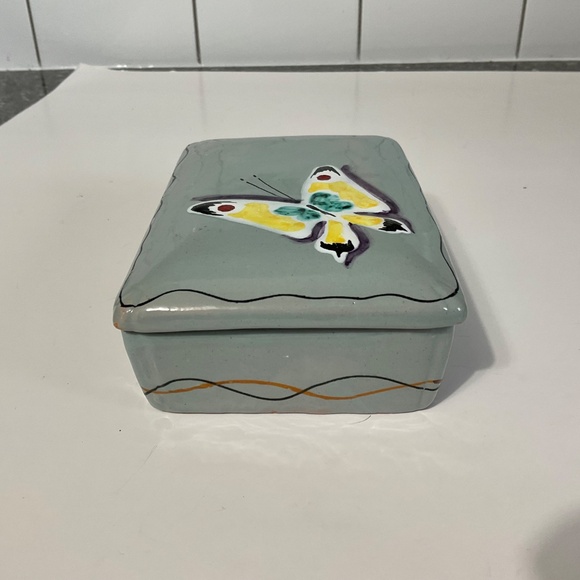 Majolica Ceramic Box with Lid Butterfly Decor Italy Mid Century Modern - Picture 10 of 10